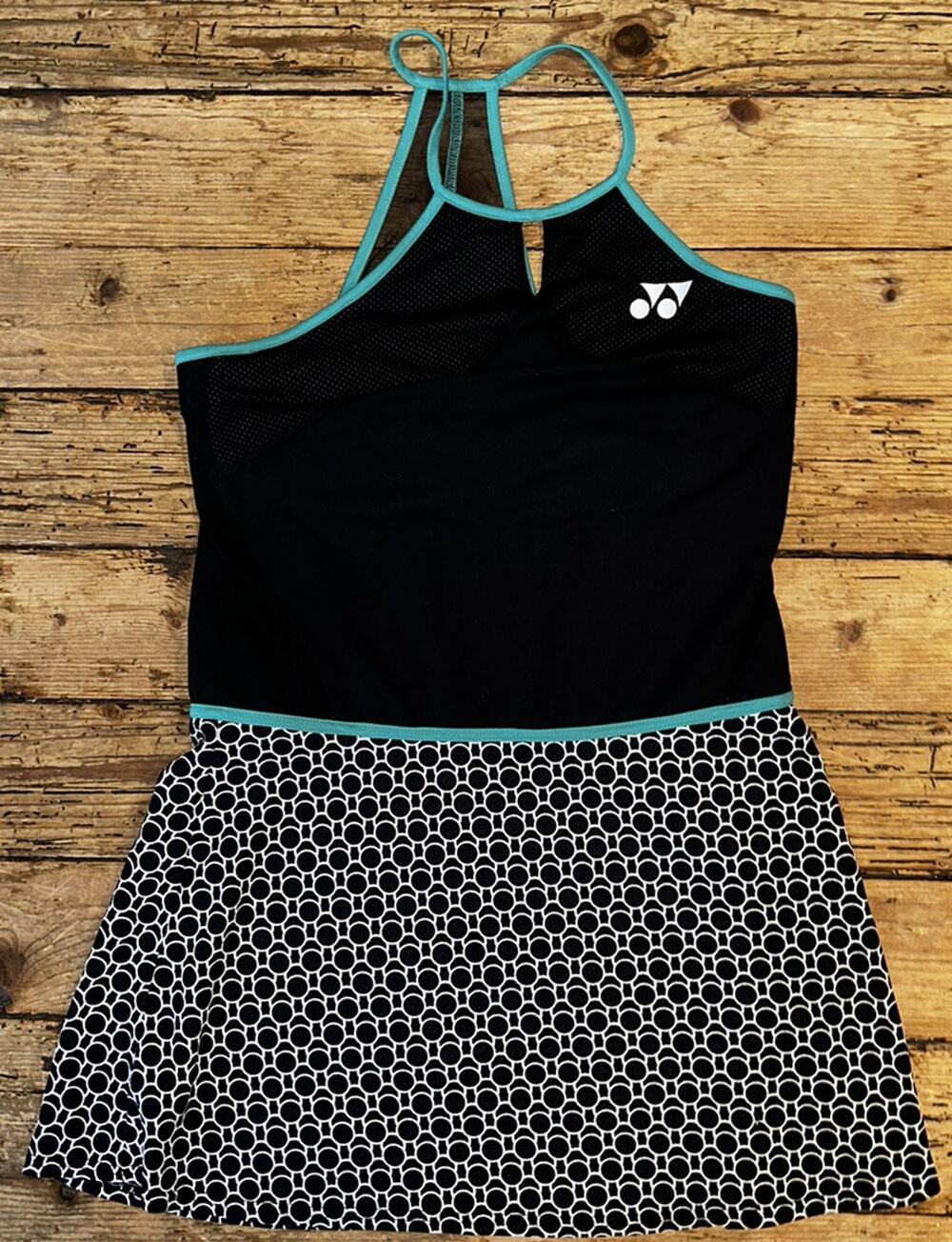 Yonex women’s size M black and teal geometric built in bra tank